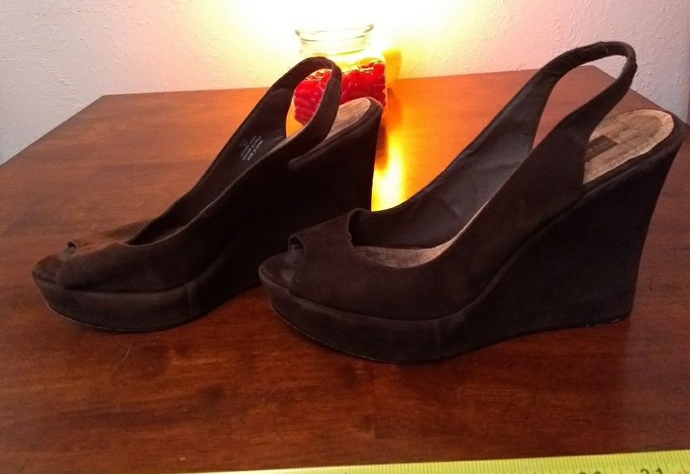 STEVEN by Steve Madden Brown suede slingback wedge